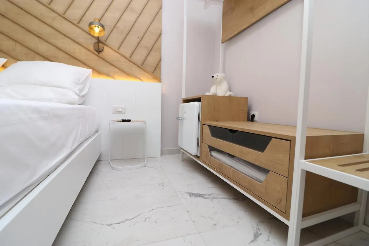 Hercules Room Himare Bed & Breakfast