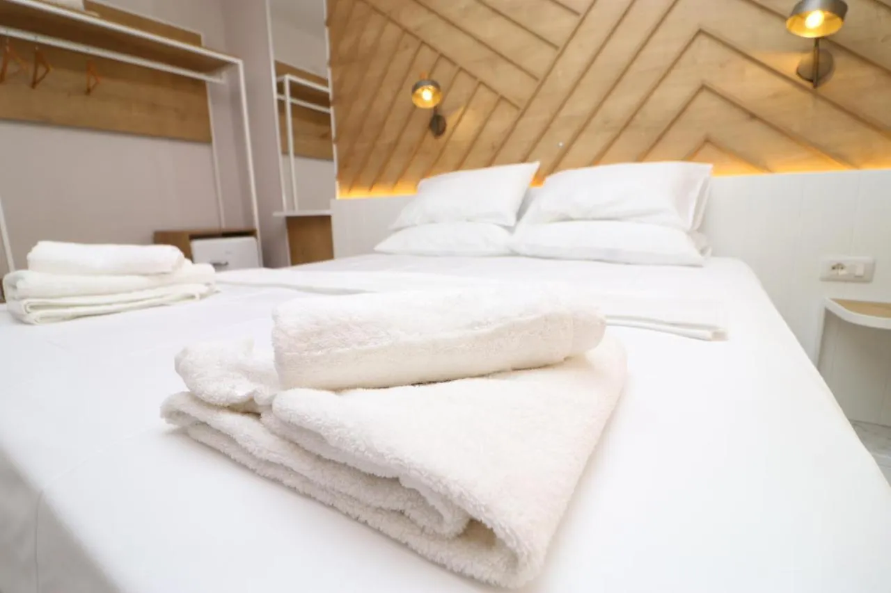 Hercules Room Himare Bed & Breakfast