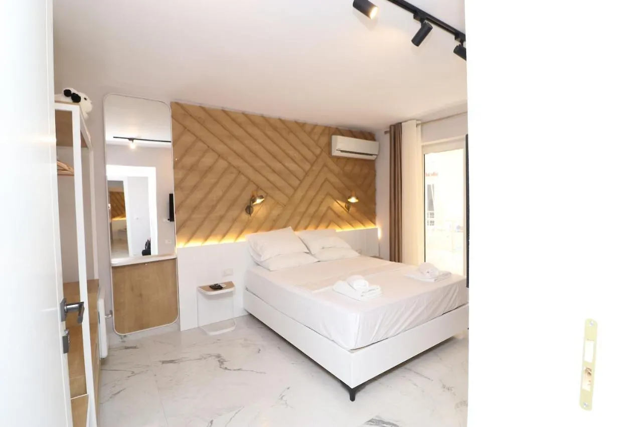 Hercules Room Himare Bed & Breakfast