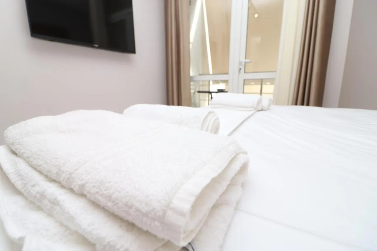 Hercules Room Himare Bed & Breakfast