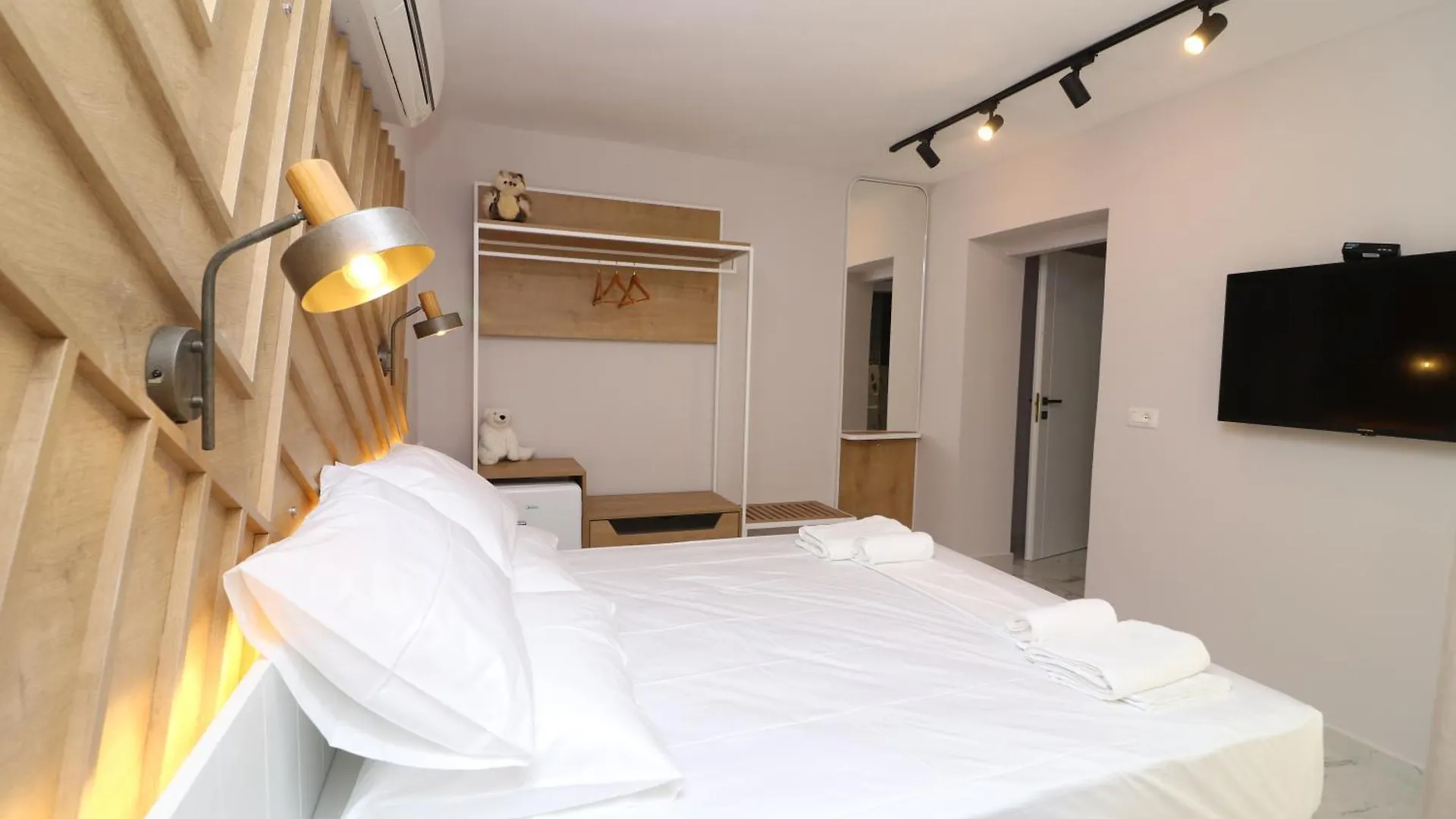 Bed & Breakfast Hercules Room Himare