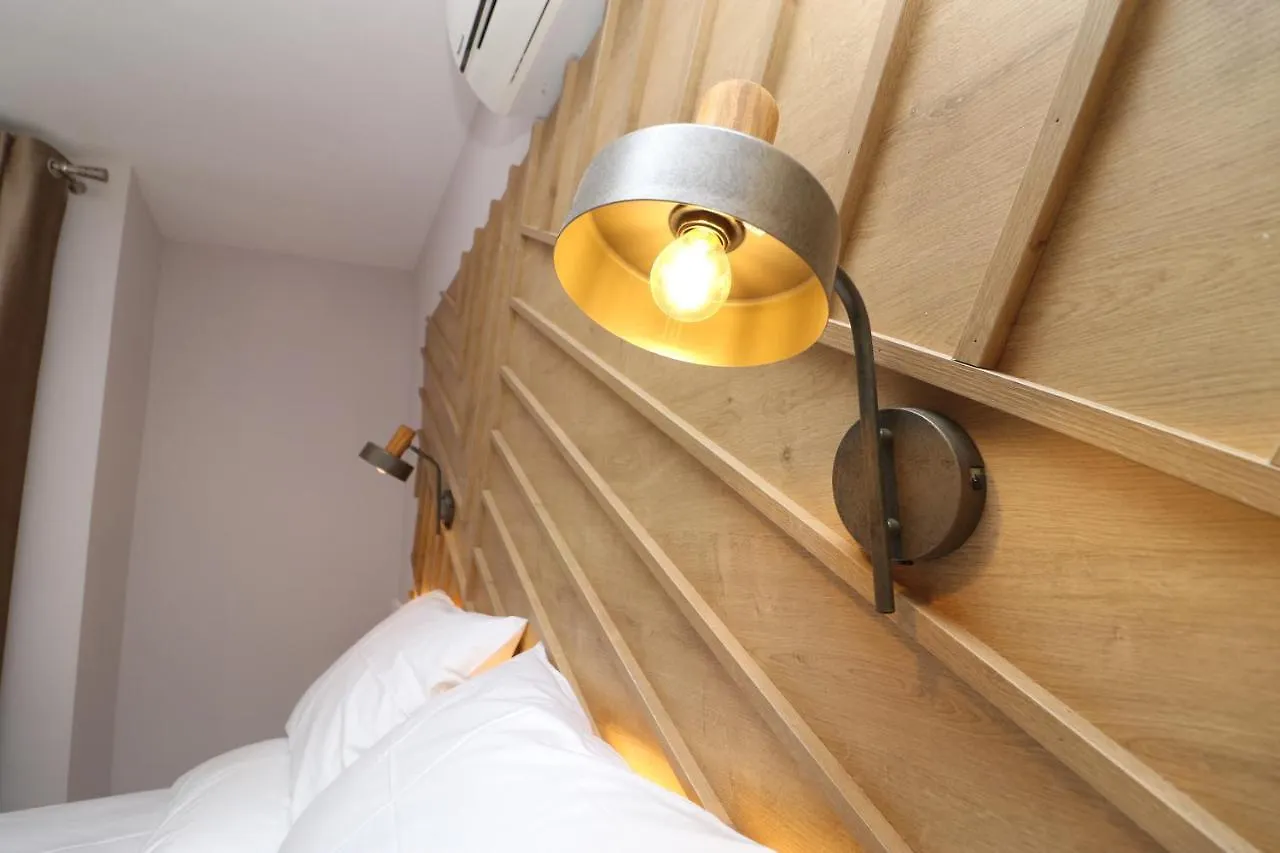 Hercules Room Himare Bed & Breakfast