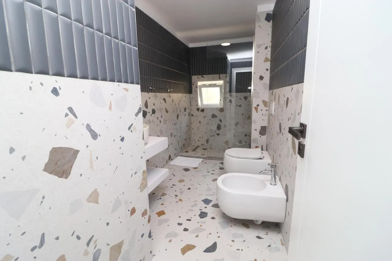 Hercules Room Himare Bed & Breakfast